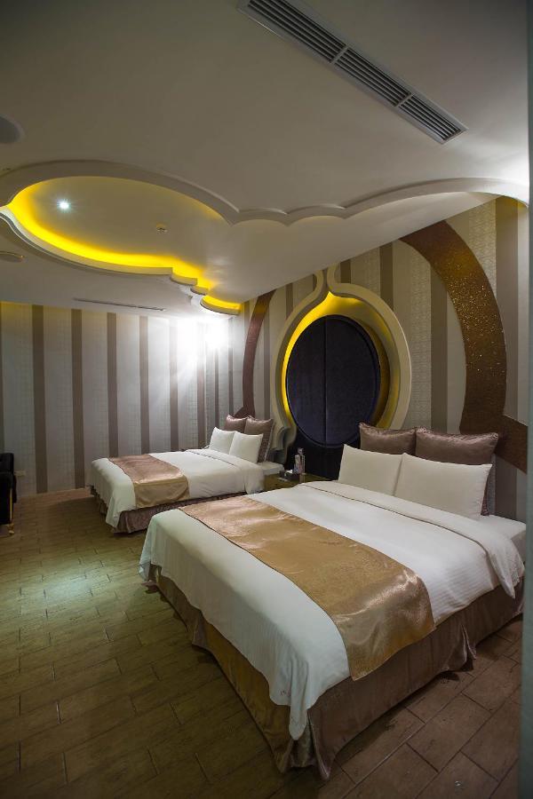 One + One Motel Лонгтан Екстериор снимка