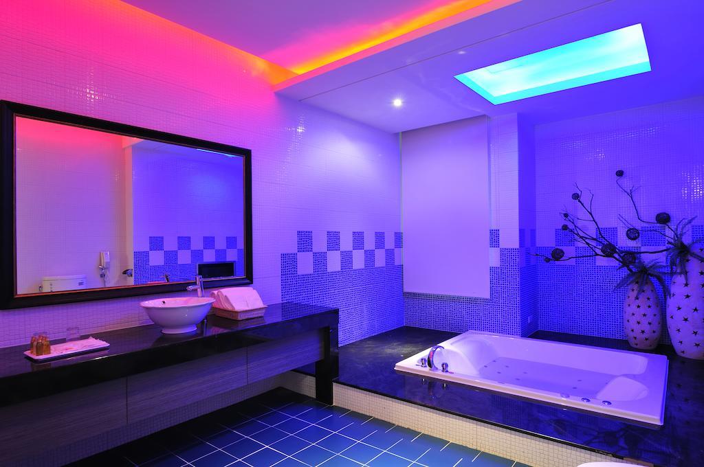 One + One Motel Лонгтан Стая снимка
