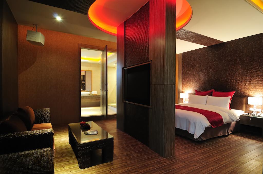 One + One Motel Лонгтан Стая снимка