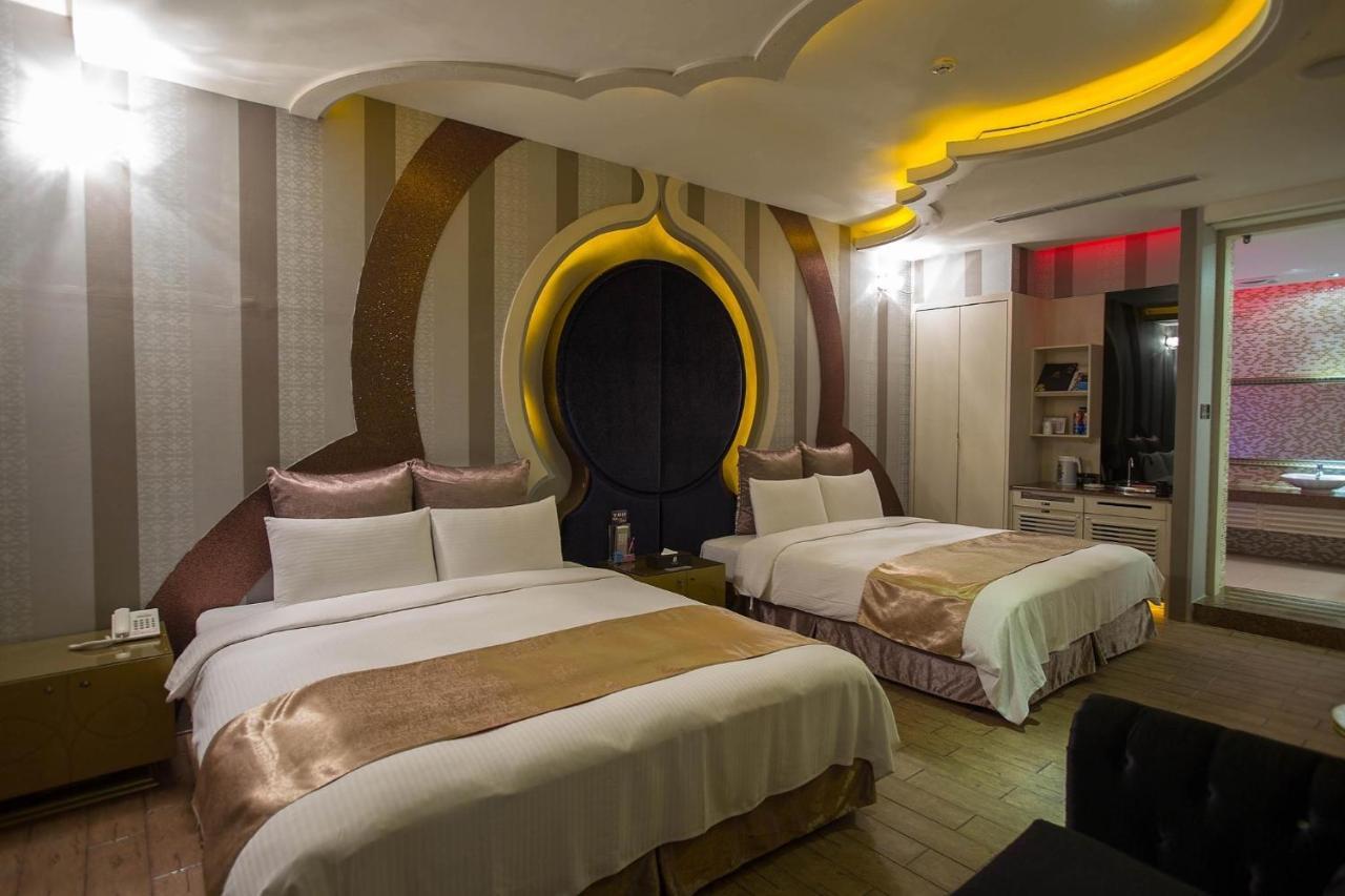 One + One Motel Лонгтан Екстериор снимка
